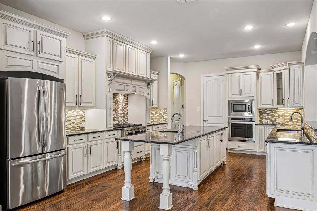 204 Saint Tropez Drive, Southlake, TX 76092