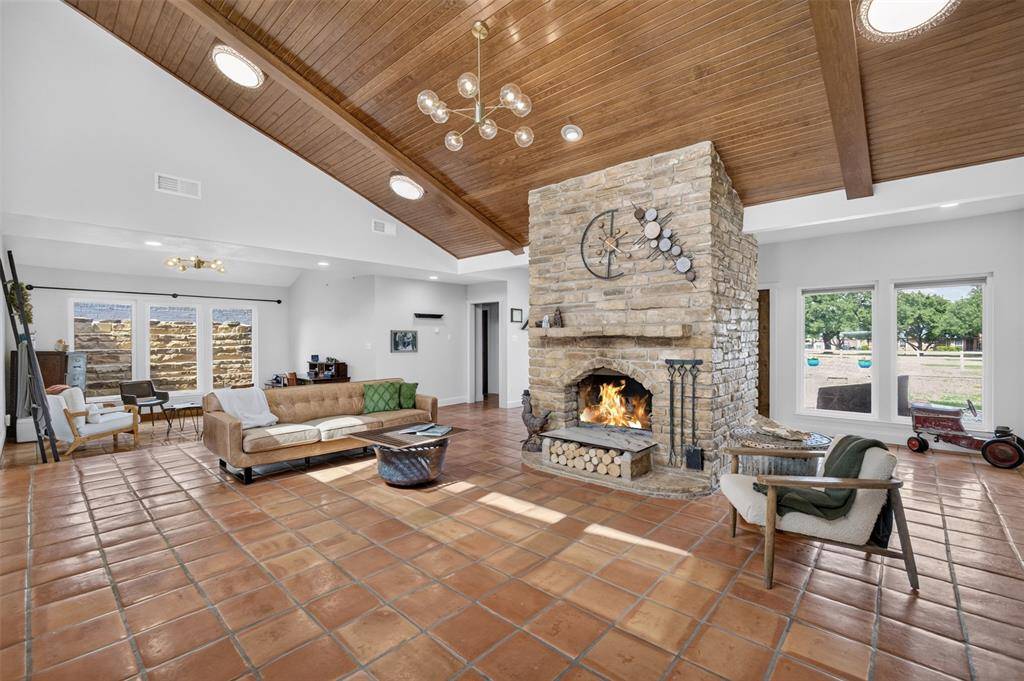 31 Rancho Drive N, Fort Worth, TX 76244