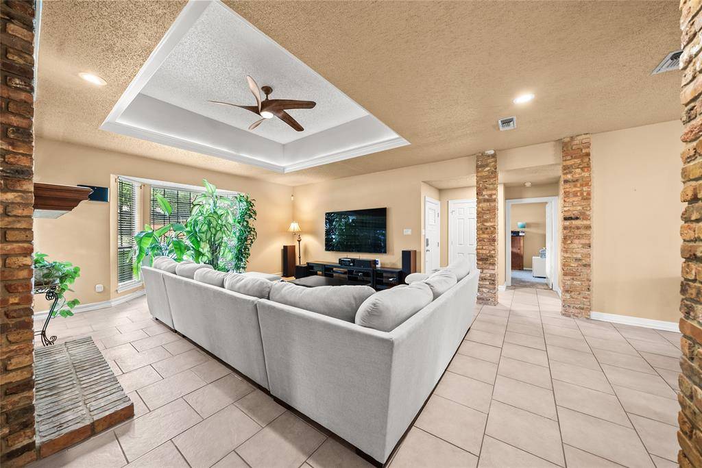 342 Hillcroft Drive, Duncanville, TX 75137