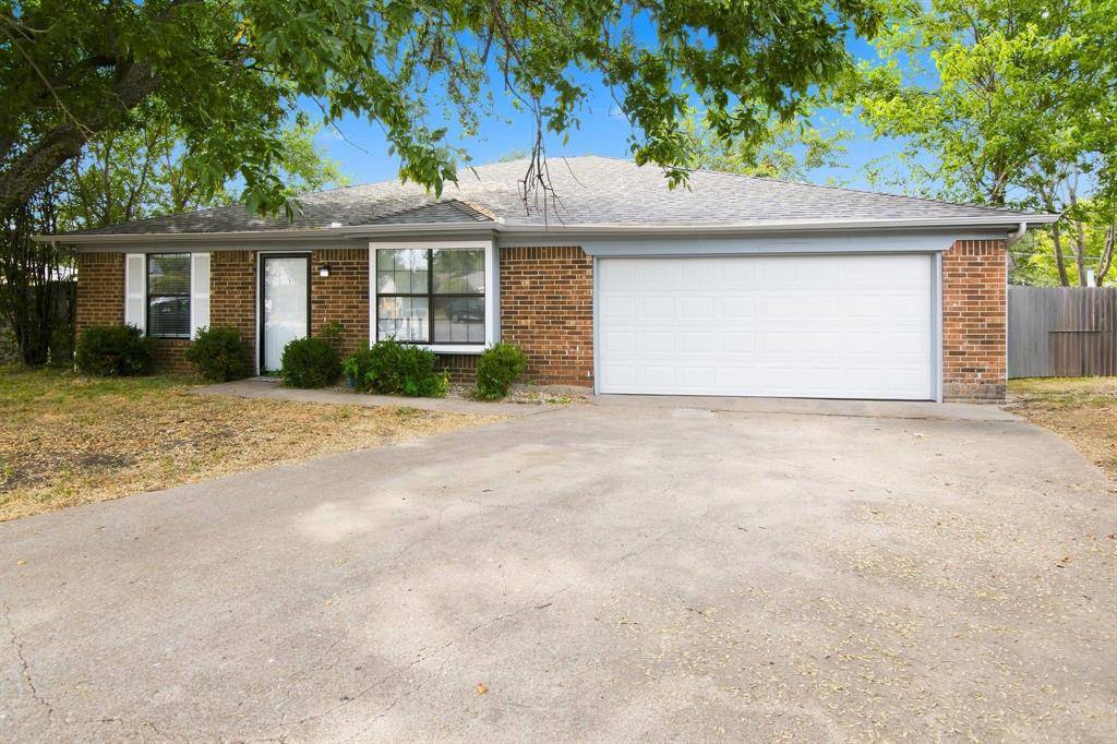 6400 Twin Spruce Court, Arlington, TX 76018