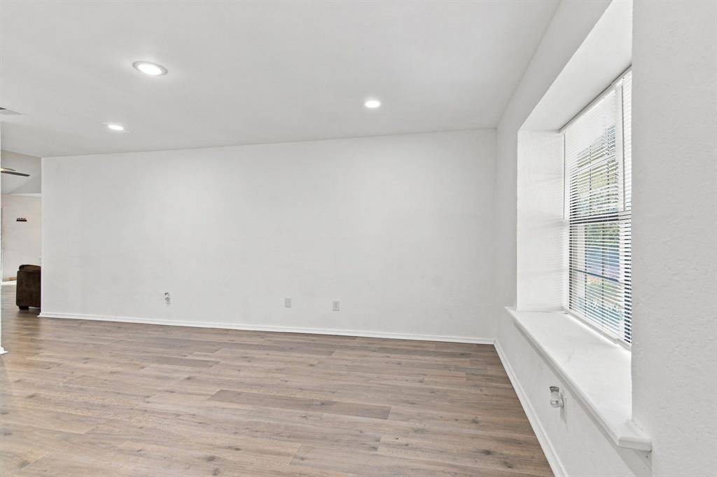 6400 Twin Spruce Court, Arlington, TX 76018