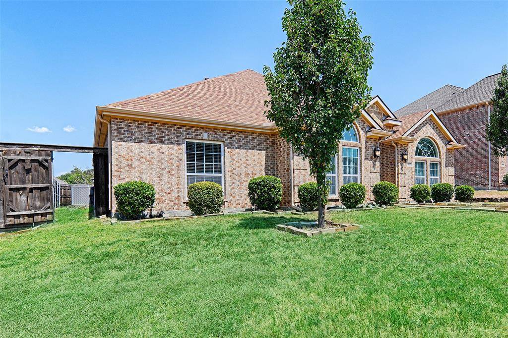 1837 Lakeview Drive, Desoto, TX 75115