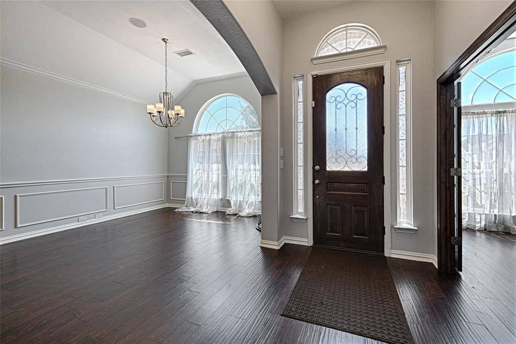 1837 Lakeview Drive, Desoto, TX 75115
