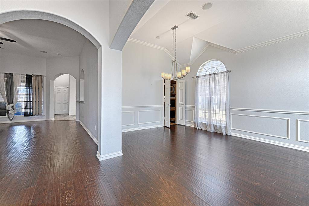 1837 Lakeview Drive, Desoto, TX 75115