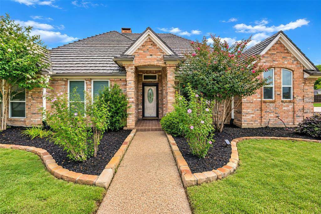 504 Quail Cove Court, Hurst, TX 76054