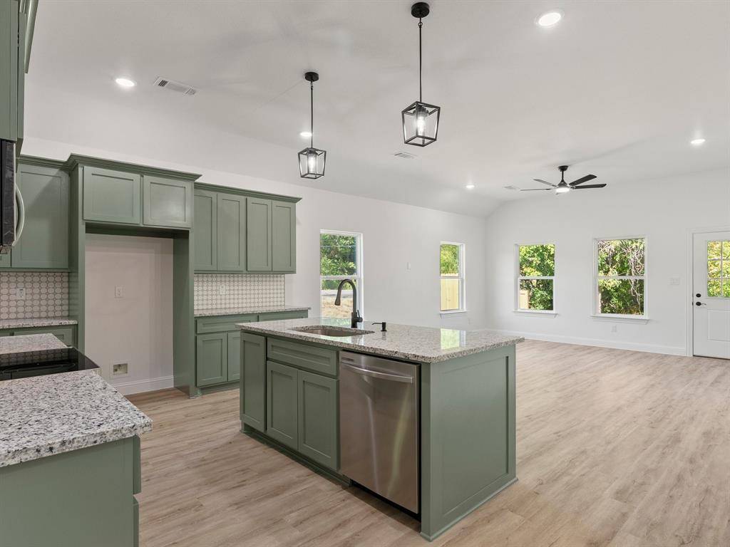 101 N Oak Street, Ector, TX 75439