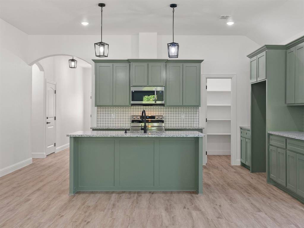 101 N Oak Street, Ector, TX 75439
