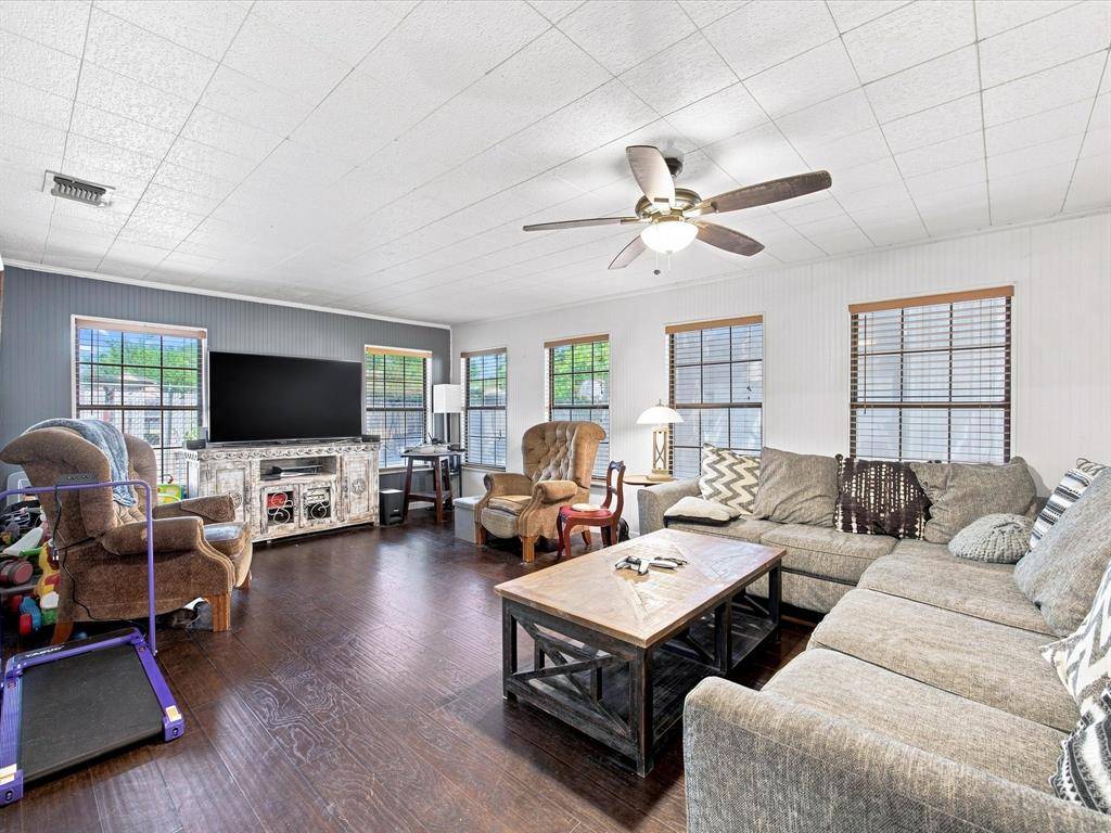 100 NW Jill Ann Drive, Burleson, TX 76028