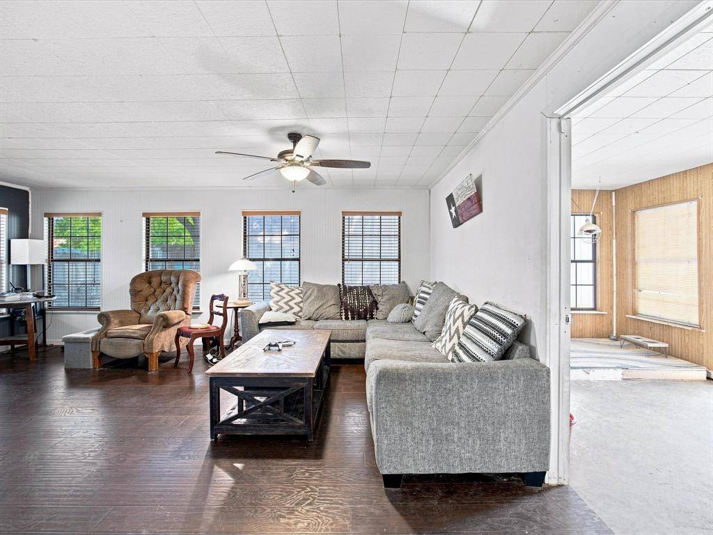 100 NW Jill Ann Drive, Burleson, TX 76028