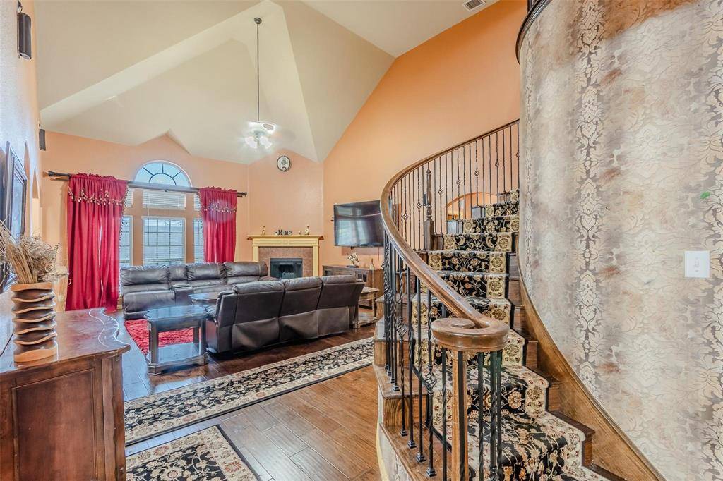 7208 Roble, Grand Prairie, TX 75054