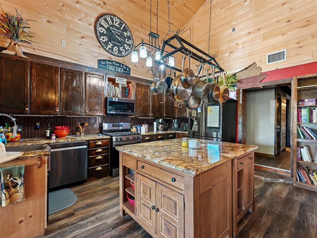1850 W Ranch Road 337, Leakey, TX 78873