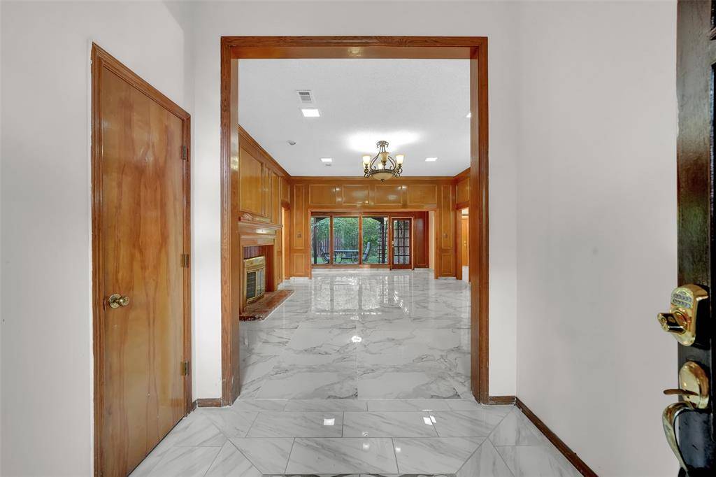 2105 Rolling Oak Lane, Garland, TX 75044