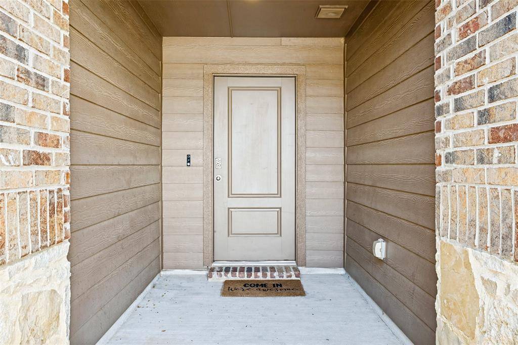 1104 Saddlehorn Drive, Denton, TX 76207