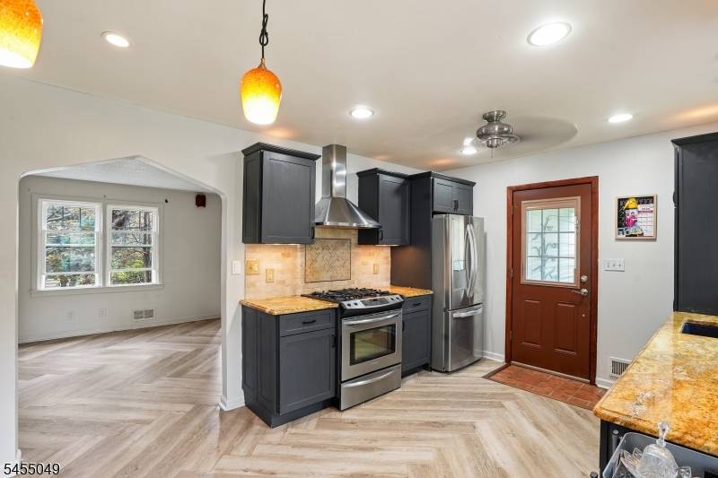 74 Starmond Ave, Clifton City, NJ 07013