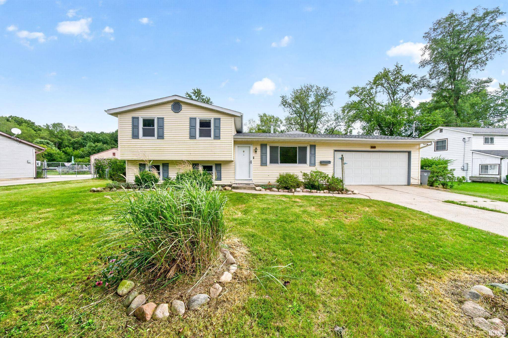 51444 Kenilworth RD, South Bend, IN 46637-1208