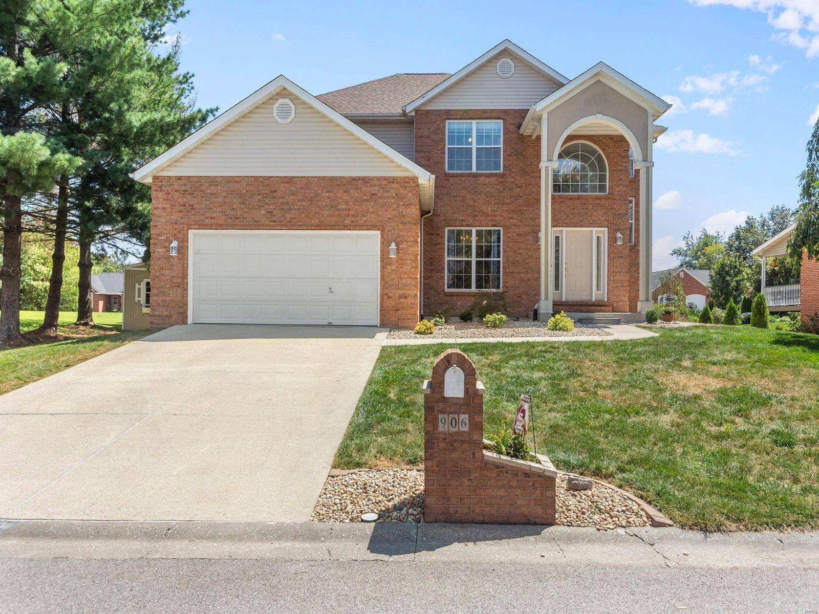 906 Meadow Brook DR, Freeburg, IL 62243