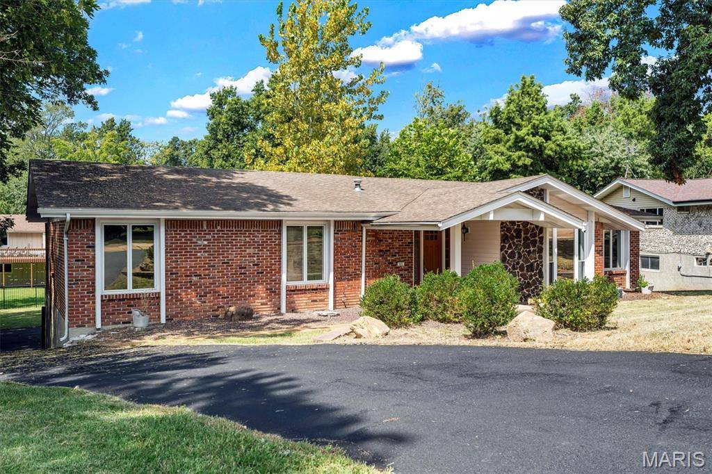 605 Forrester DR, Ballwin, MO 63011