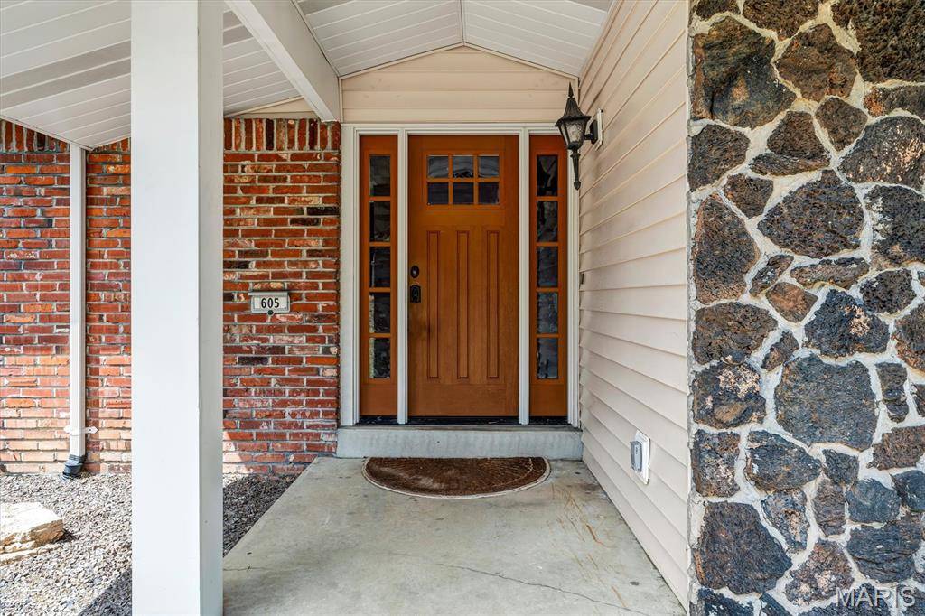 605 Forrester DR, Ballwin, MO 63011