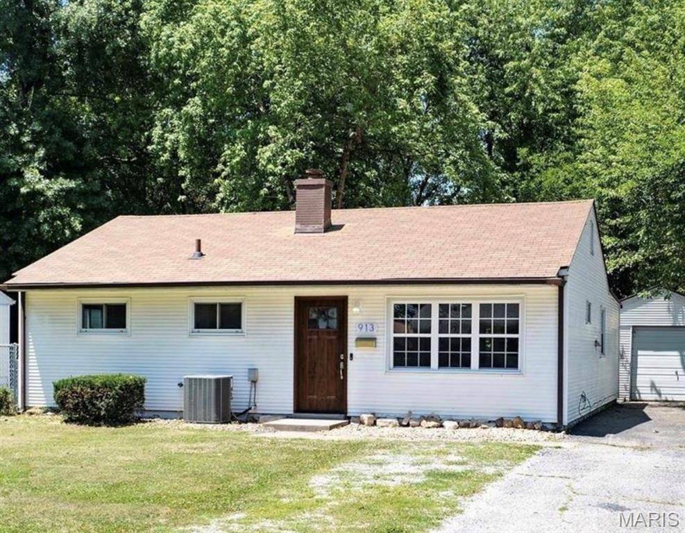 913 N 38th ST, Belleville, IL 62226