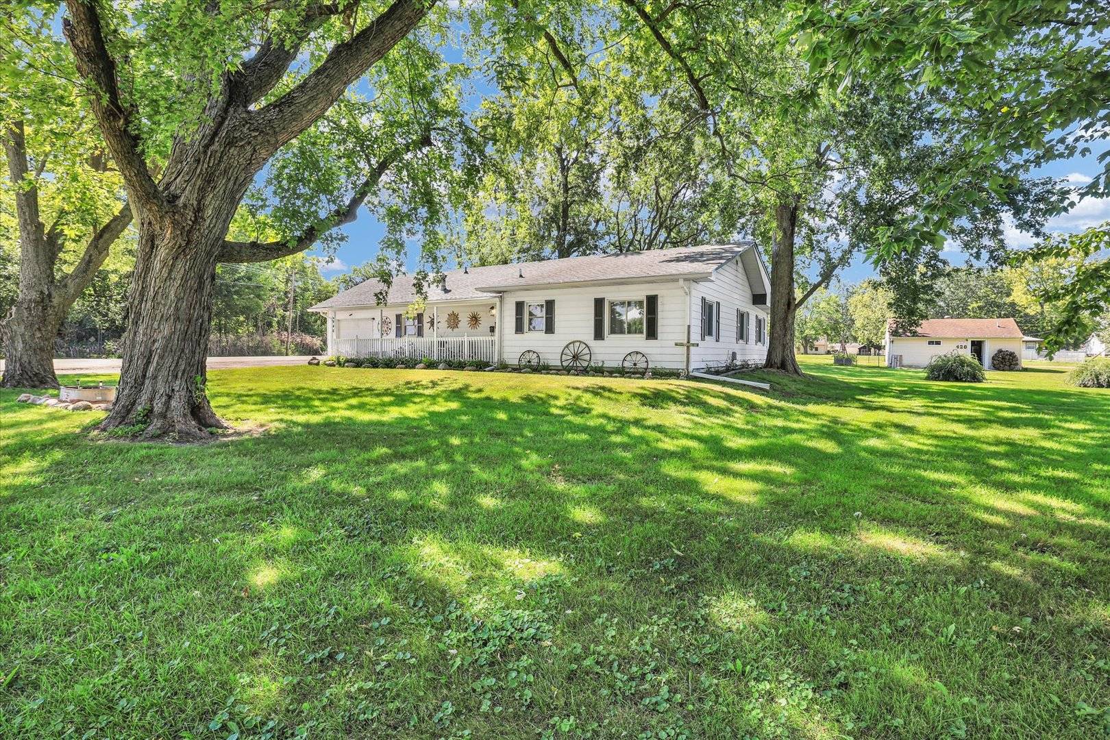 446 CHESTNUT ST E, Paxton, IL 60957