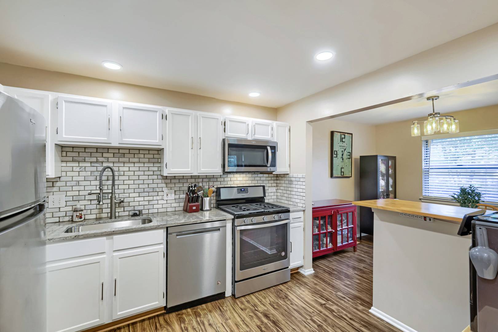 75 LARCH CT #Z1, Schaumburg, IL 60193