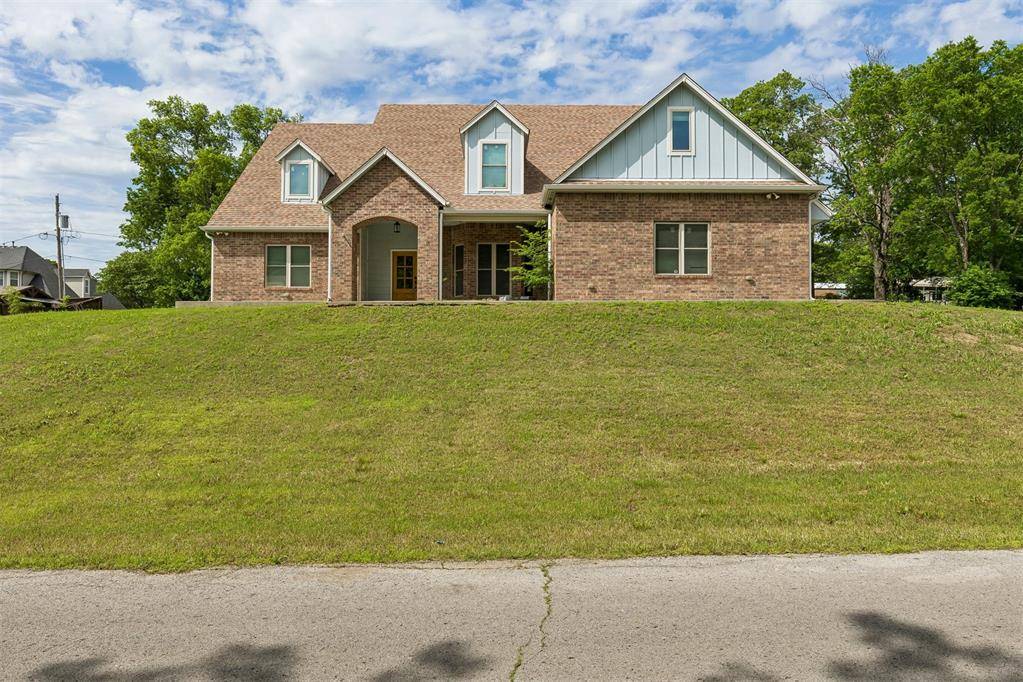 551 W 9th AVE, Bristow, OK 74010