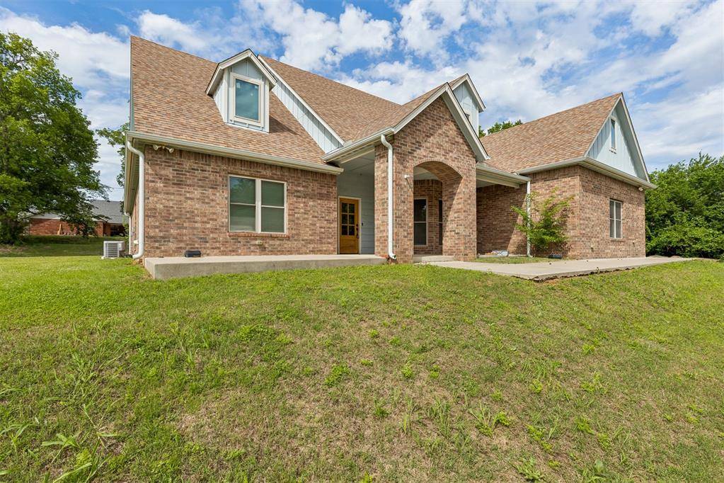 551 W 9th AVE, Bristow, OK 74010