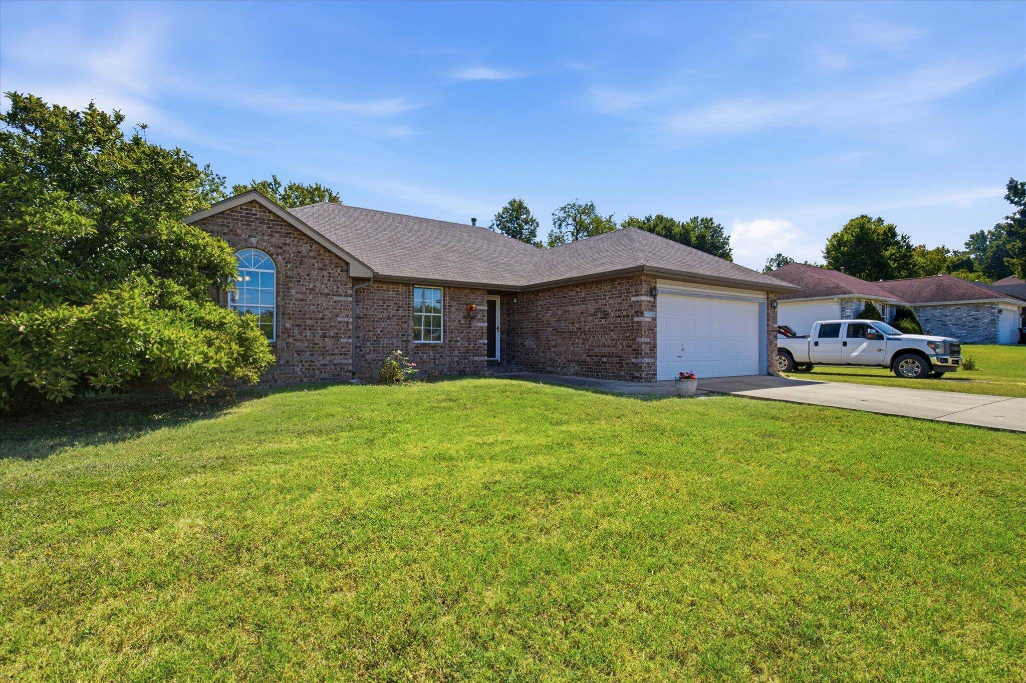 706 State Highway Ab, Willard, MO 65781