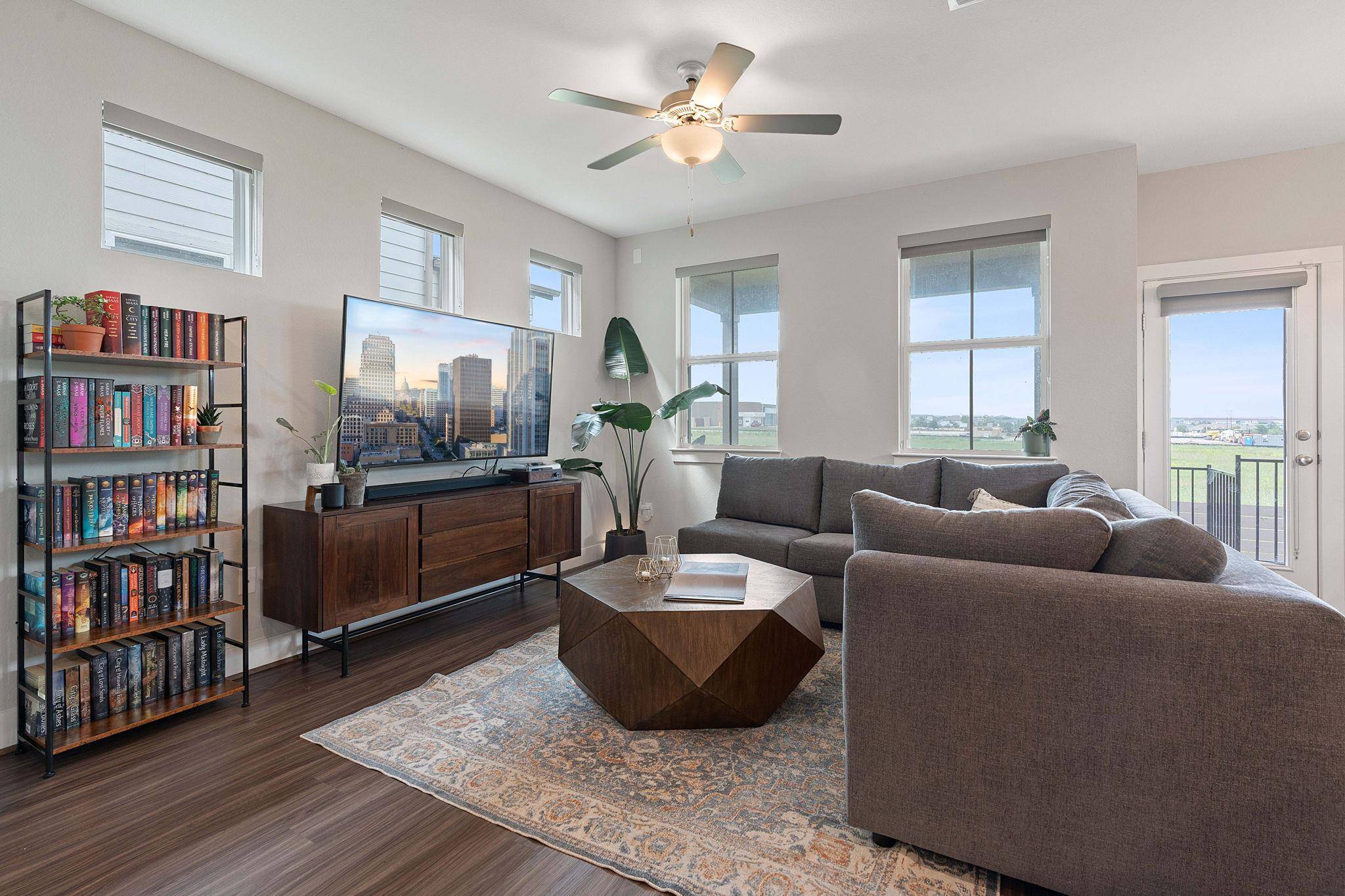 7120 Silver Star LN, Austin, TX 78744