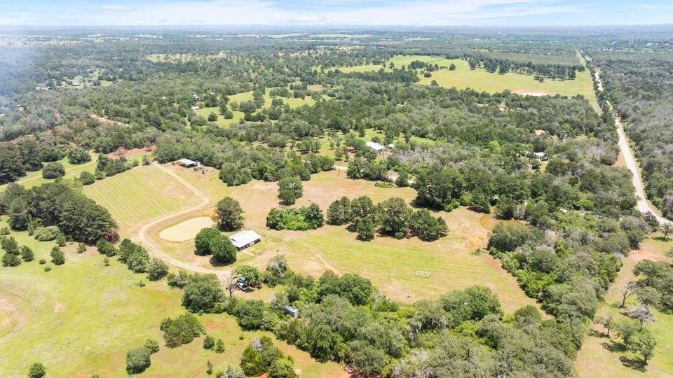 146 Split Oak RD, Smithville, TX 78957