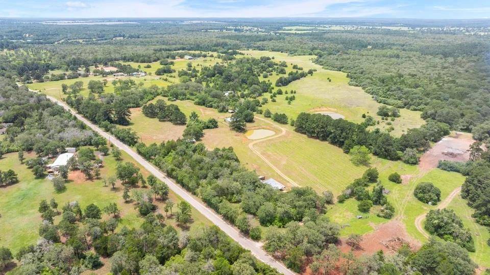 146 Split Oak RD, Smithville, TX 78957