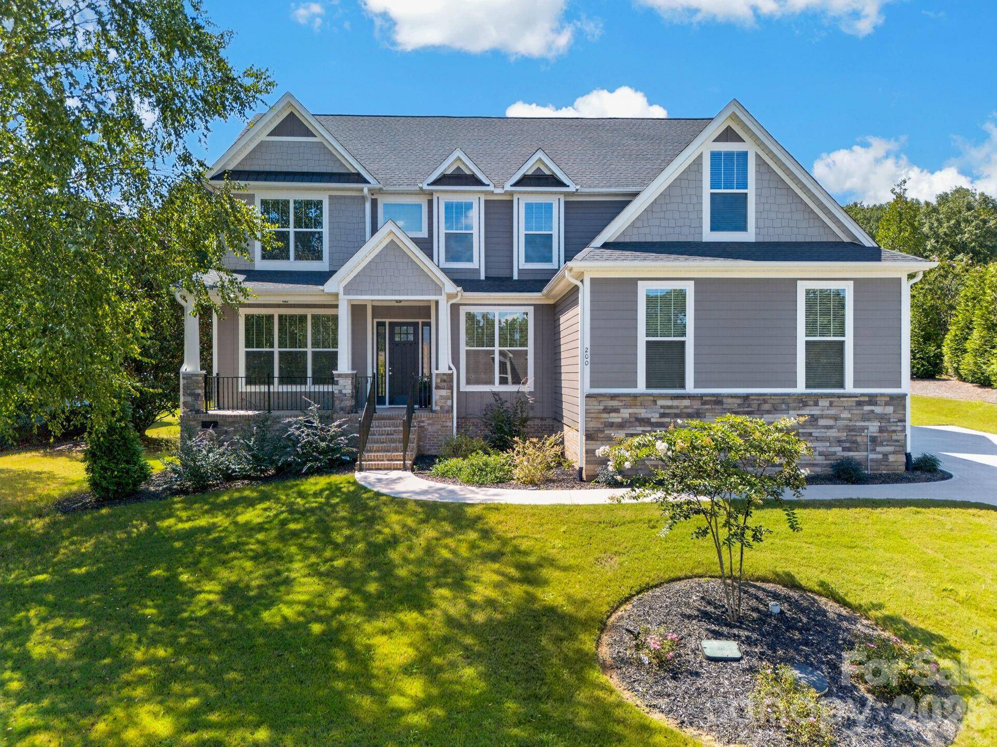 200 Lord Byron LN, Travelers Rest, SC 29690