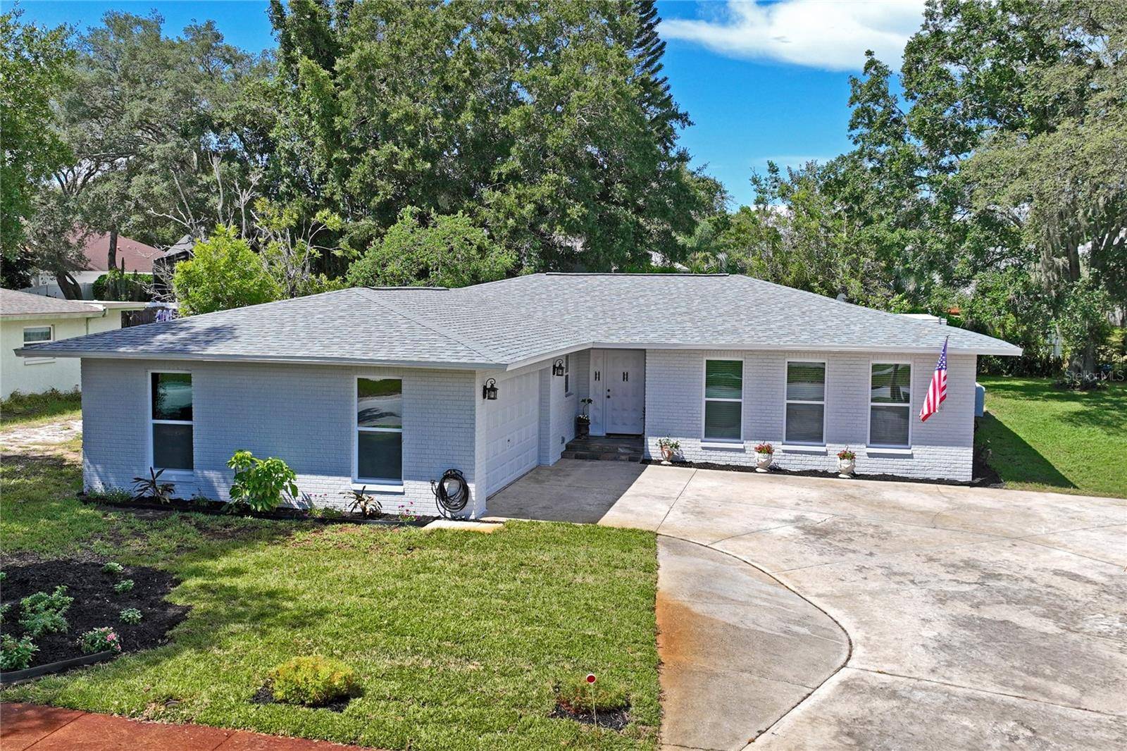 1131 LANCER LN, Tarpon Springs, FL 34689