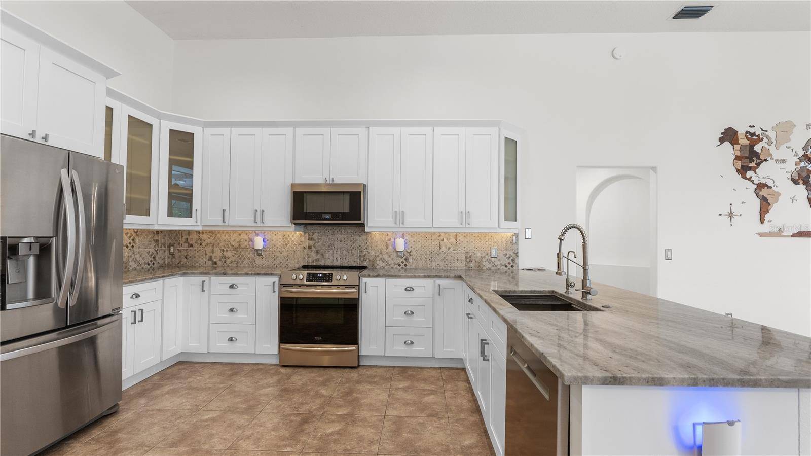 5924 CHERRY OAK DR, Valrico, FL 33596