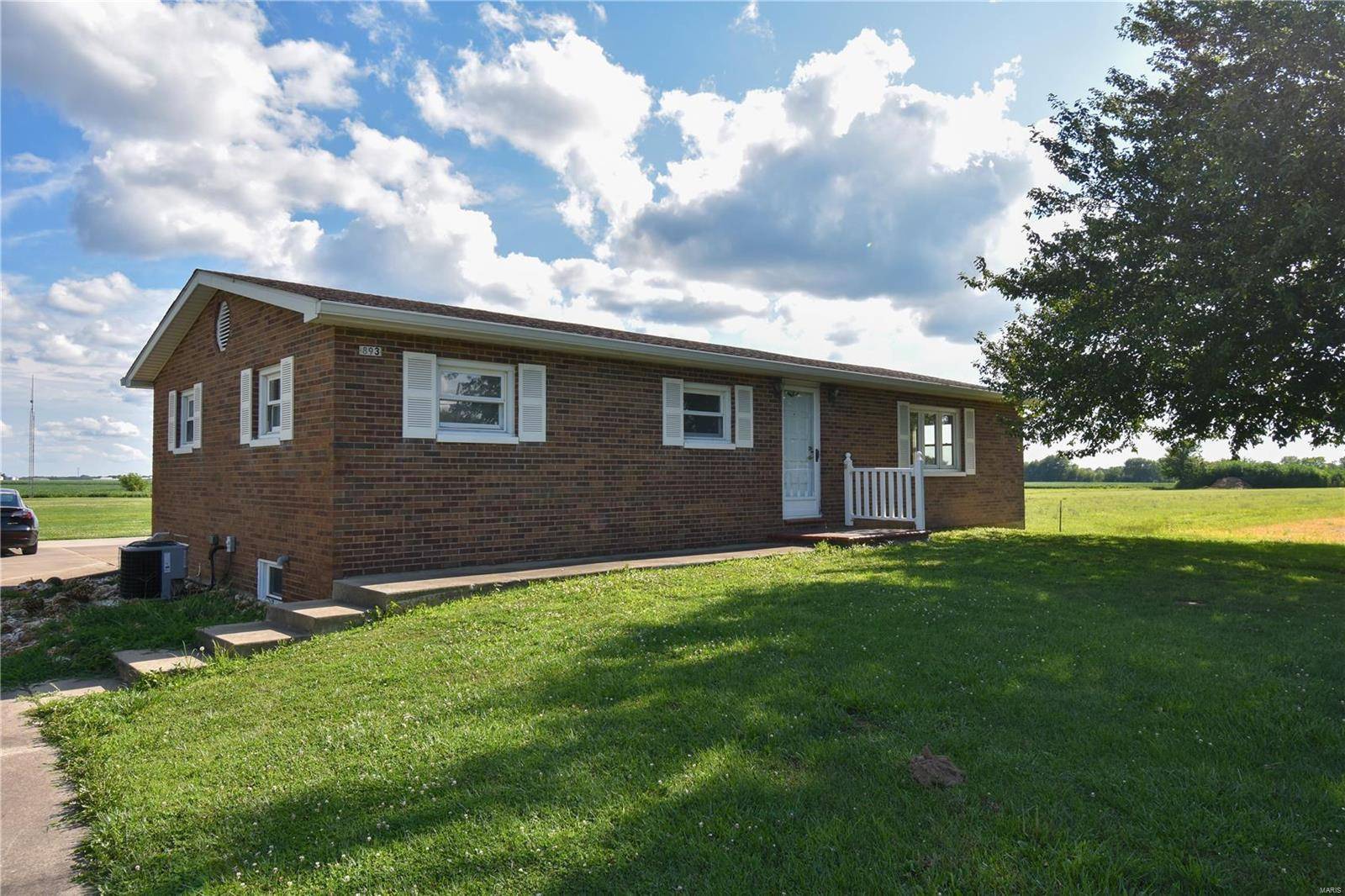 893 S Washington ST, Bunker Hill, IL 62014
