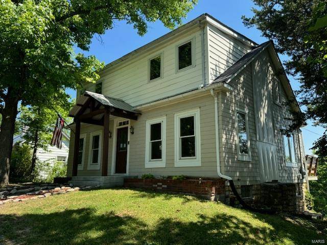 108 N 3rd ST, Clarksville, MO 63336