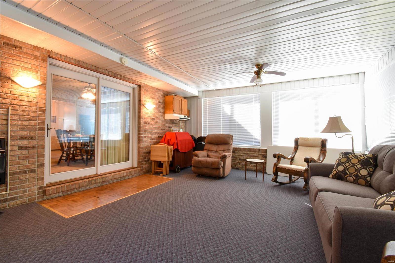 1009 E Henry ST, Staunton, IL 62088