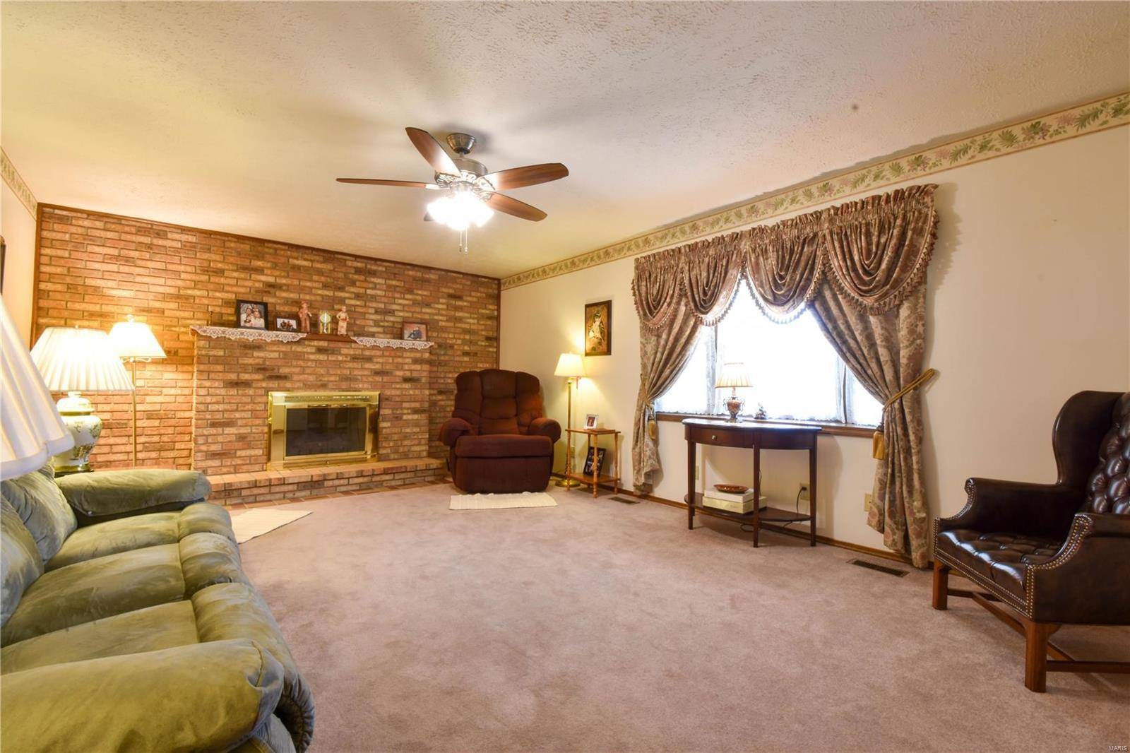 1009 E Henry ST, Staunton, IL 62088