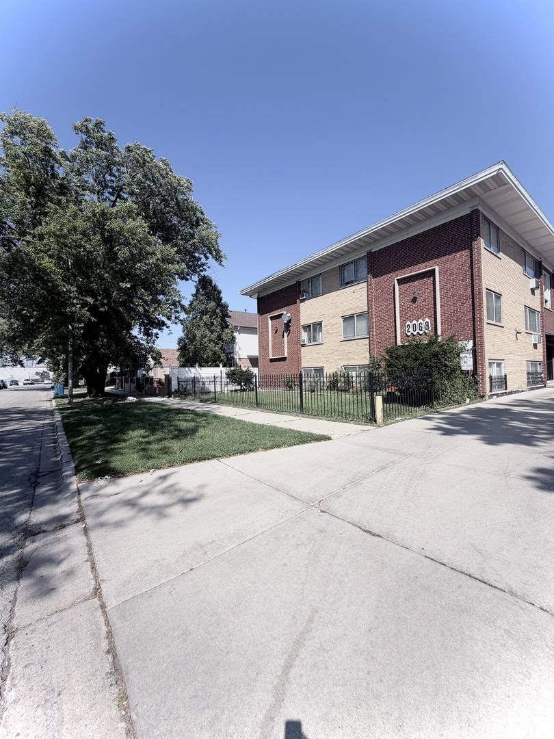 2069 N 18th AVE, Melrose Park, IL 60160