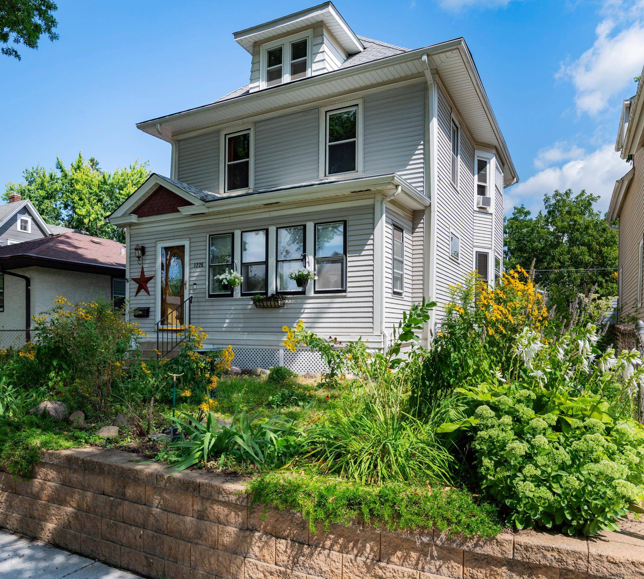 1226 Albemarle ST, Saint Paul, MN 55117