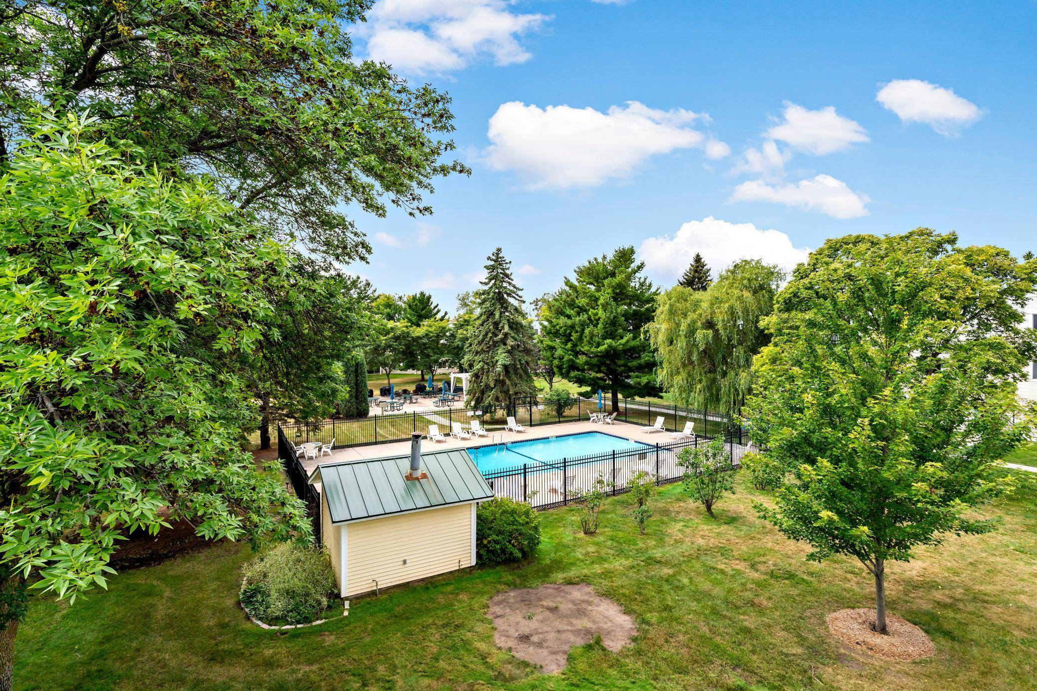 132 Demont AVE E #325, Little Canada, MN 55117