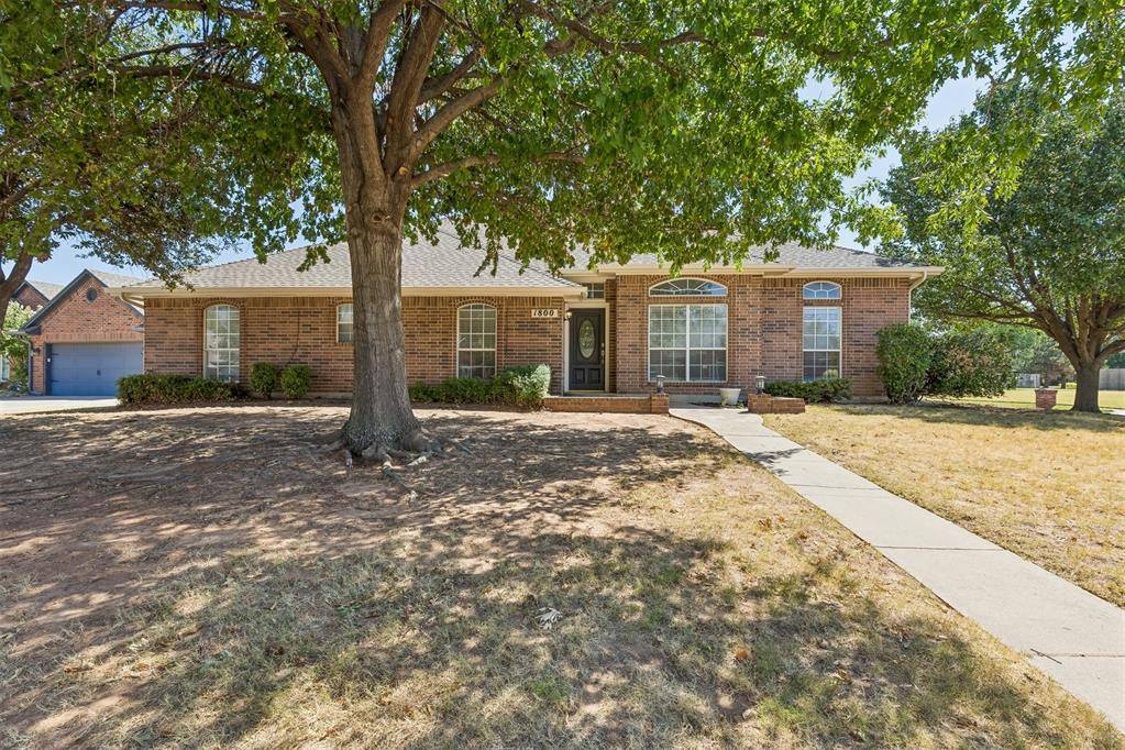 1800 Coopers Hawk CT, Edmond, OK 73003