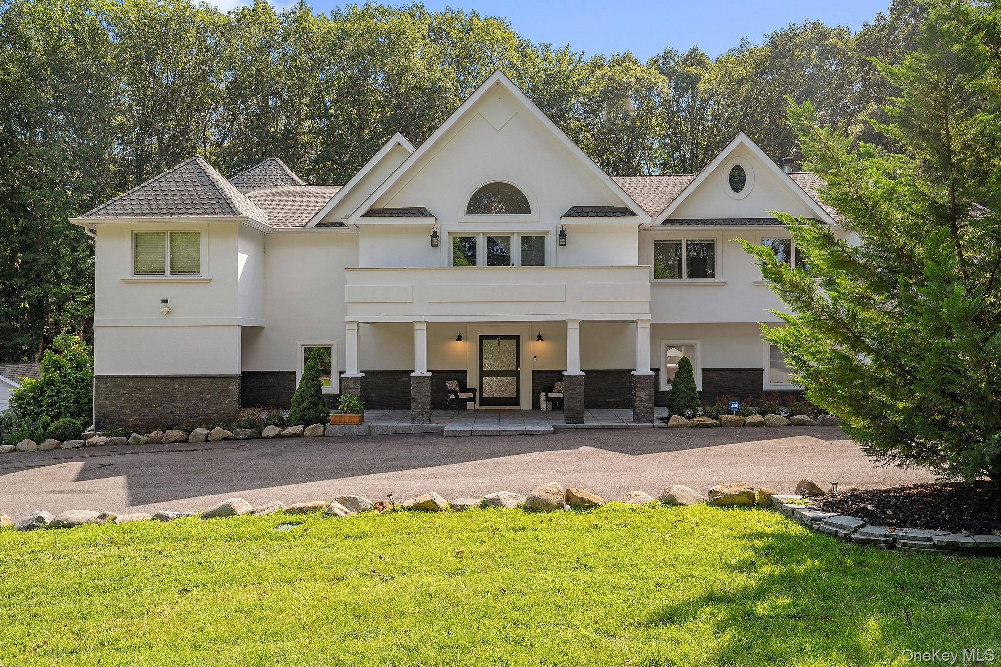12 Seaside DR, Belle Terre, NY 11777