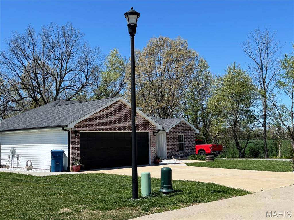 11 Paradise ST, Benton, MO 63736