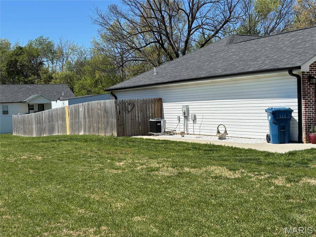 11 Paradise ST, Benton, MO 63736