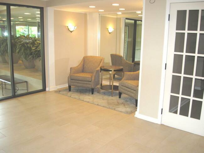 2020 Chestnut AVE #406, Glenview, IL 60025