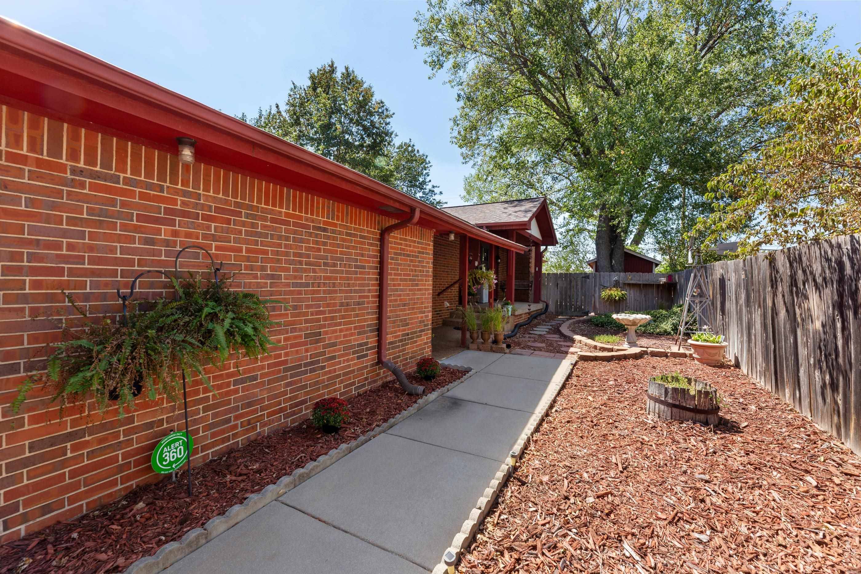 1337 N Denene Ln, Wichita, KS 67212