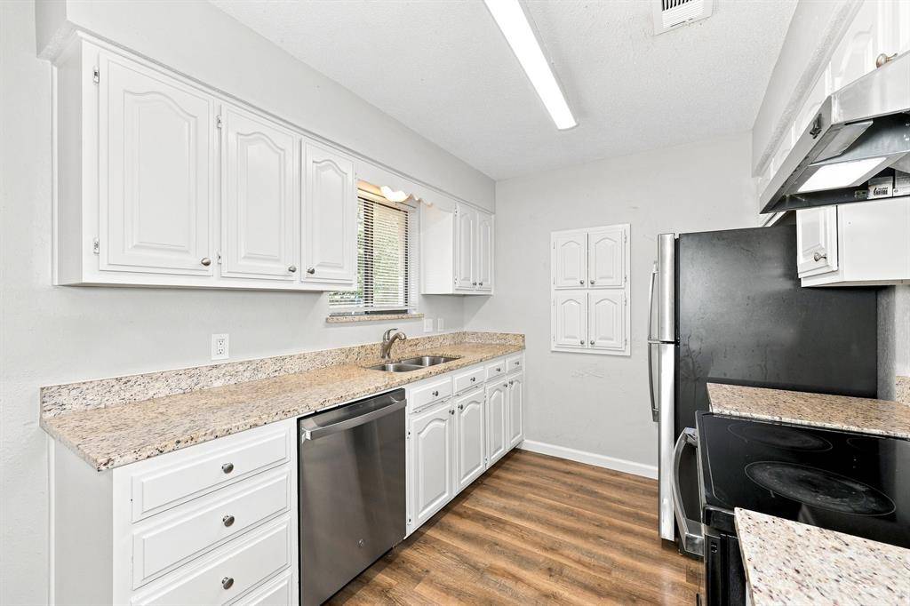 1800 Willow Vale Drive, Fort Worth, TX 76134
