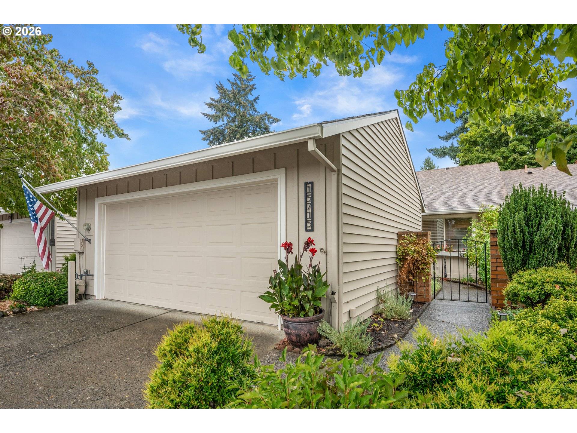 15715 SW OAKHILL LN, Portland, OR 97224