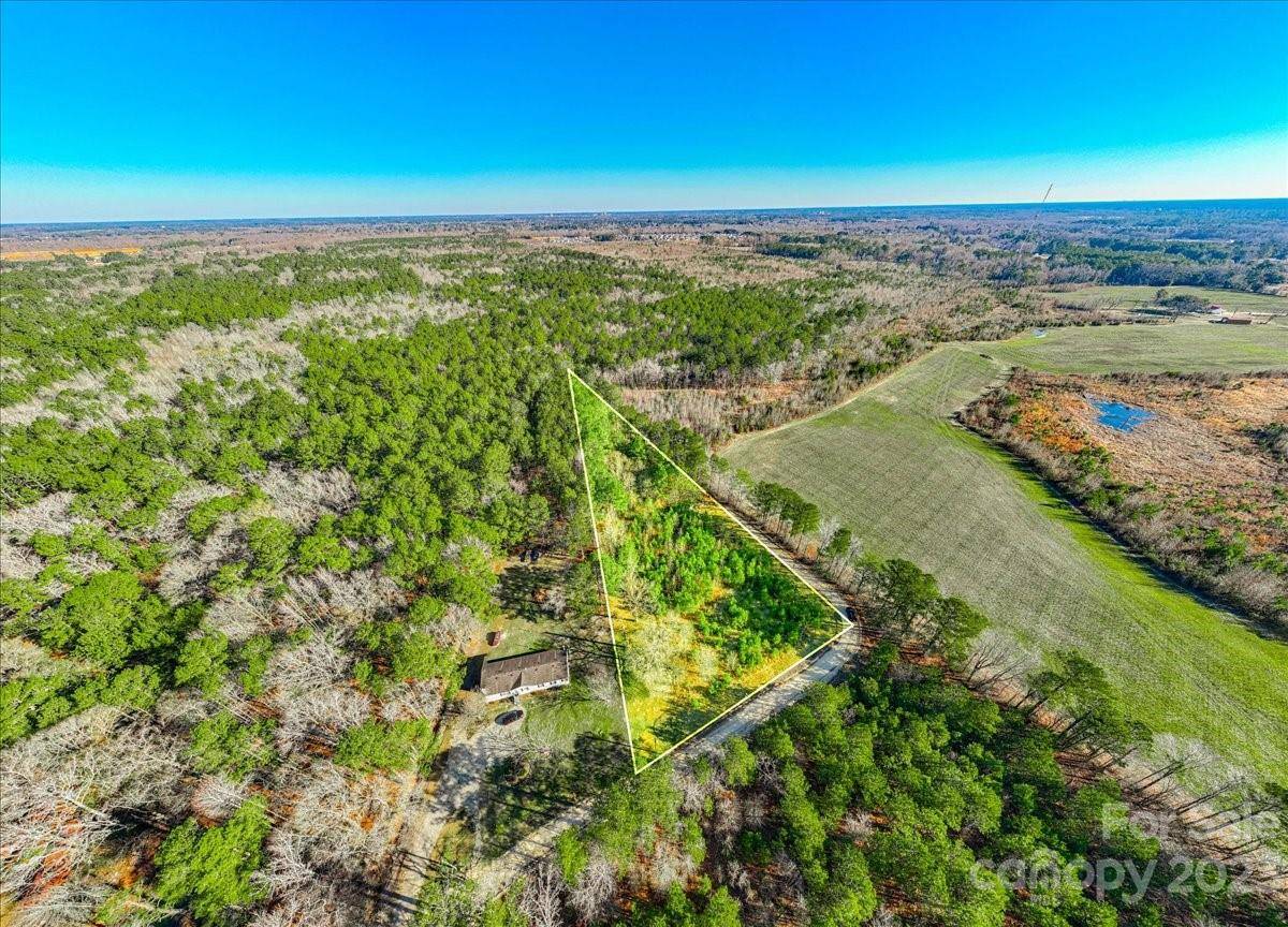 1803 Brookside LN, Effingham, SC 29541